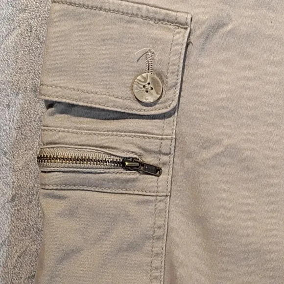 Nevada Women's Brown Cargo Capris in  Size 7/8 - Picture 4 of 14